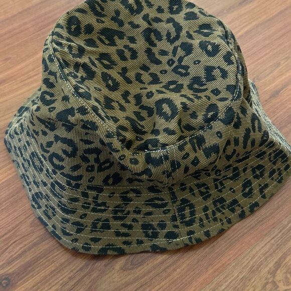 Coach Accessories - NWOT David and Young brown leopard cheetah bucket hat size one size